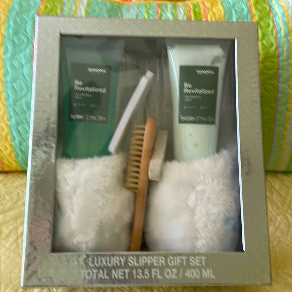 Sonoma Luxury Slipper Gift Set